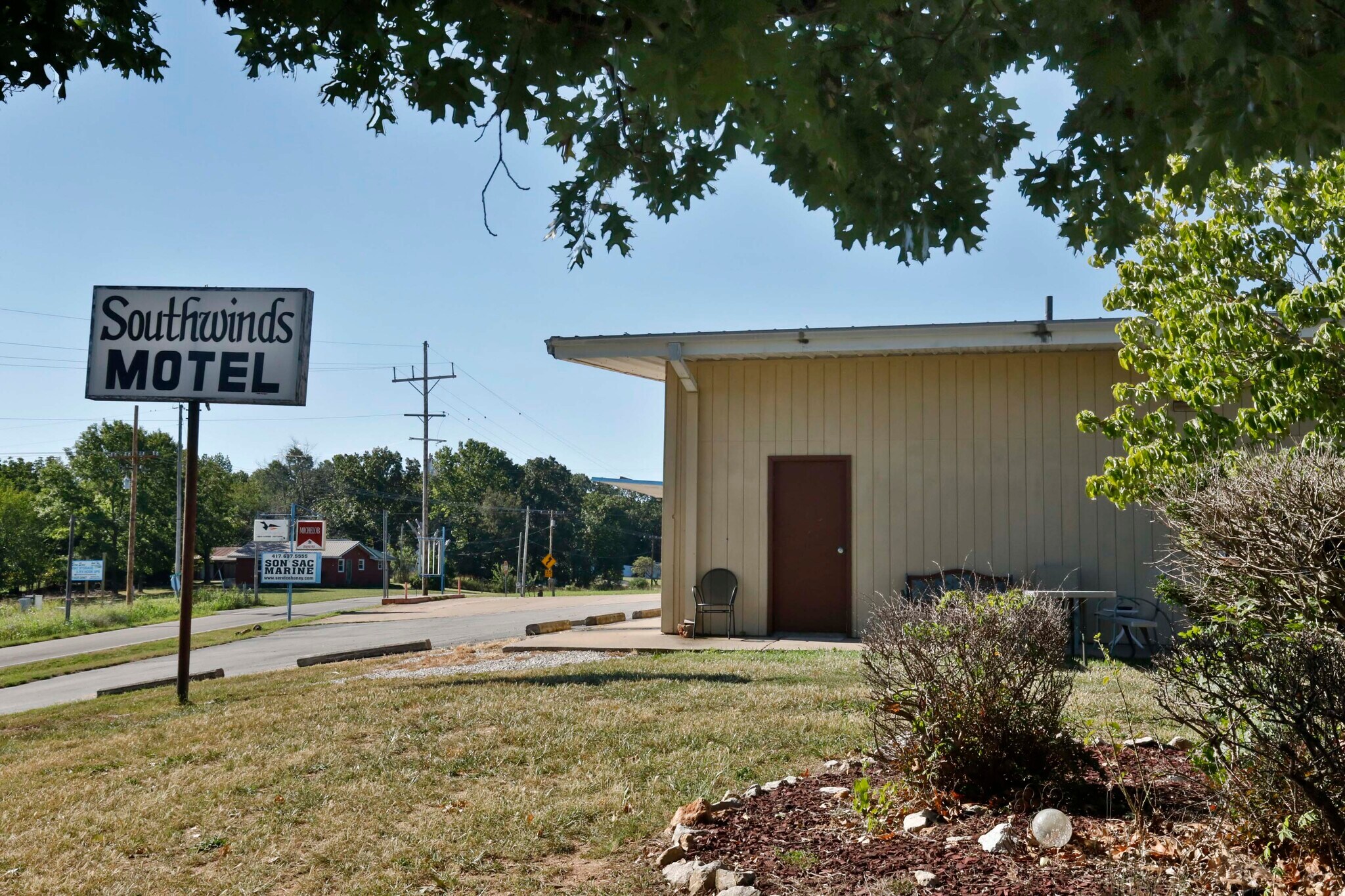 5 Southwinds Loop, Greenfield, MO 65661 Southwinds Motel