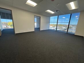 3525 W Peterson Ave, Chicago, IL for lease Building Photo- Image 2 of 5