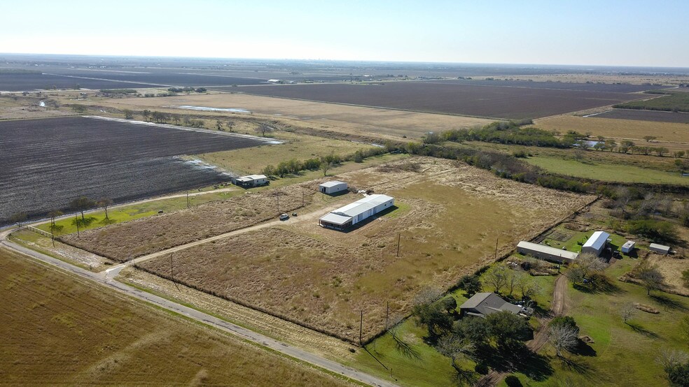 675-677 S Price Rd, Victoria, TX for sale - Building Photo - Image 1 of 1