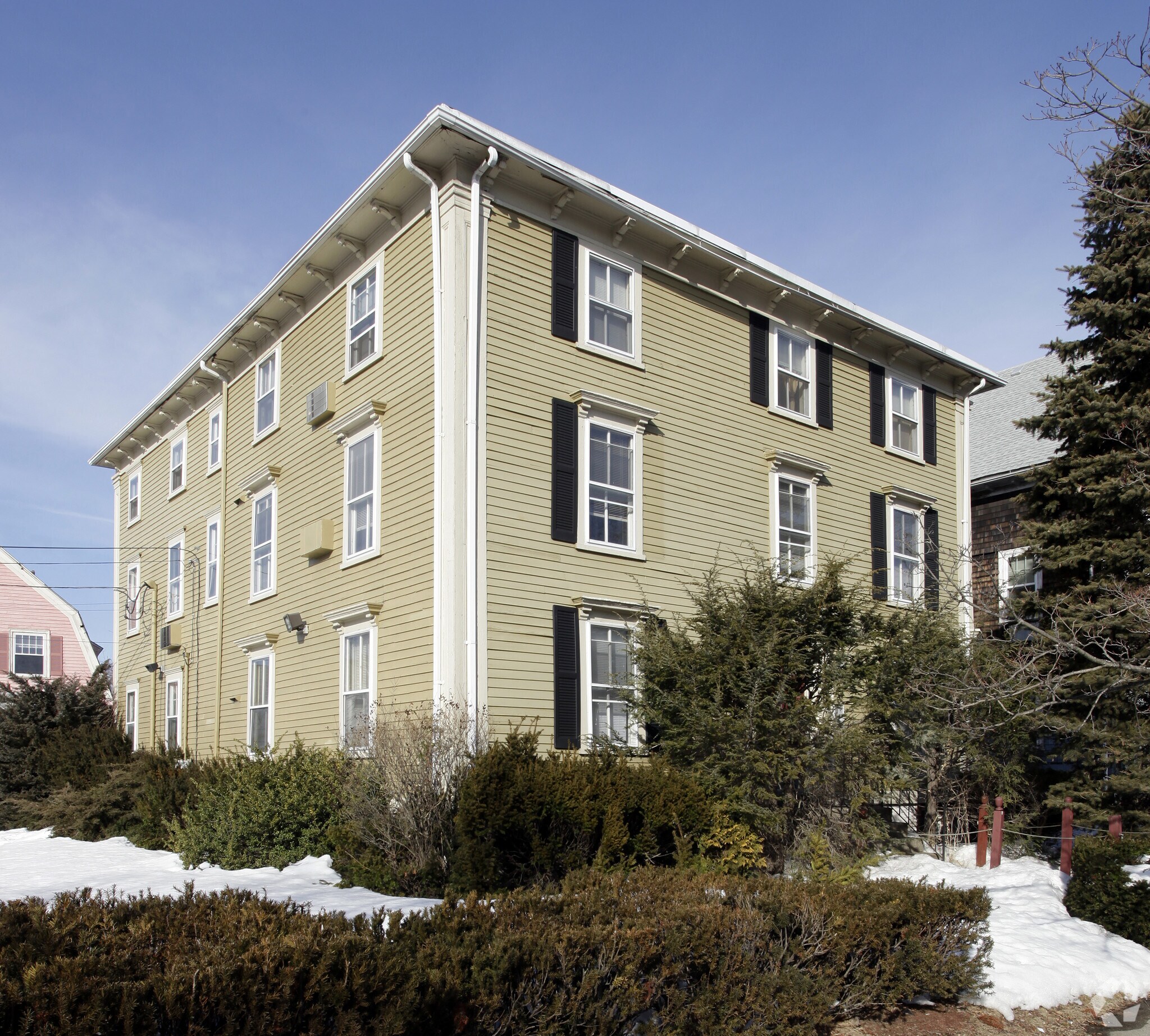 211 Grand Ave, Cranston, RI for sale Primary Photo- Image 1 of 1