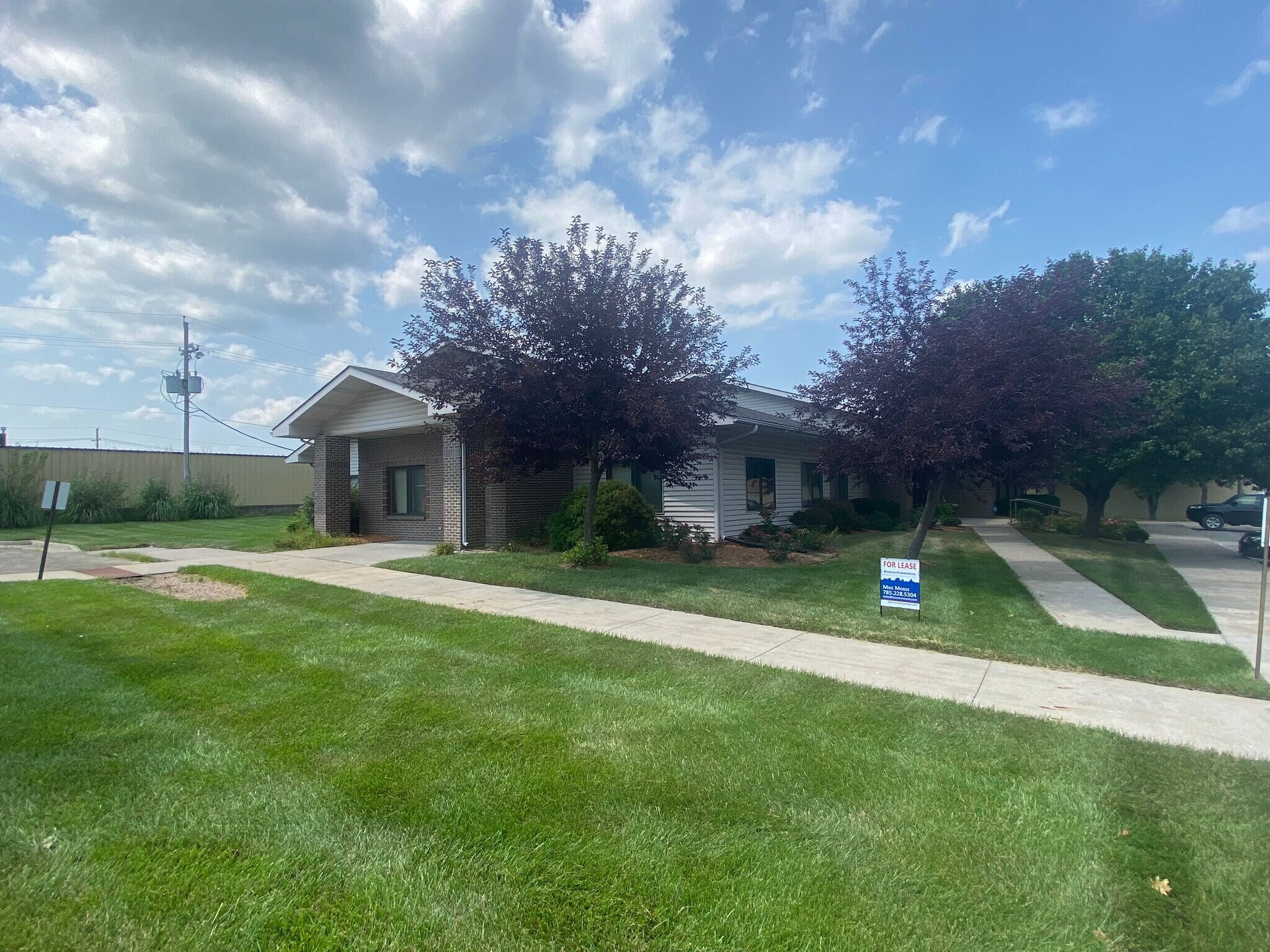 2215 SW Westport Dr, Topeka, KS for sale Primary Photo- Image 1 of 1