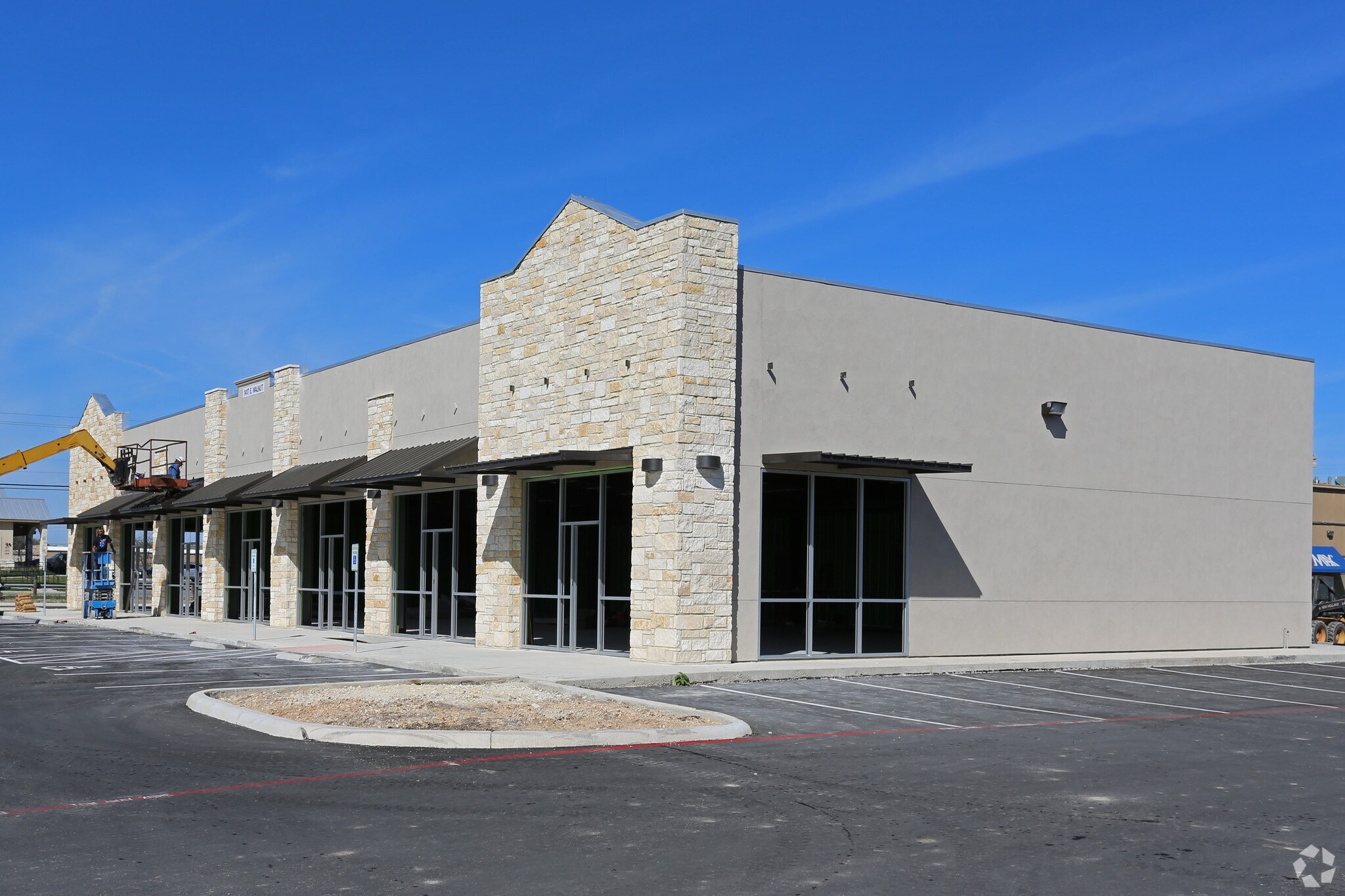 1415-1425 E Walnut St, Seguin, TX for sale Primary Photo- Image 1 of 1