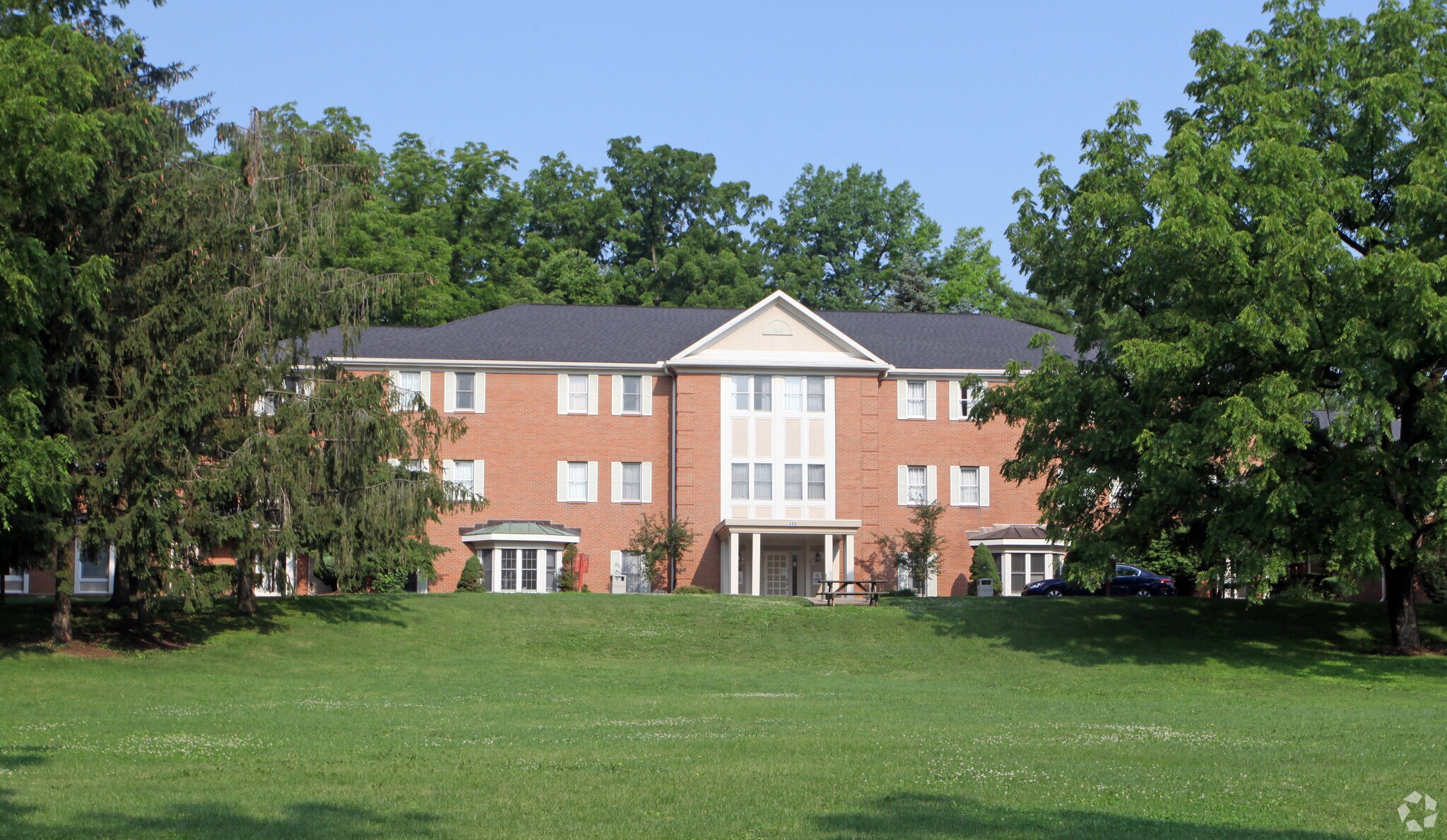 349 Olde Ridenour Rd, Columbus, OH for sale Primary Photo- Image 1 of 1