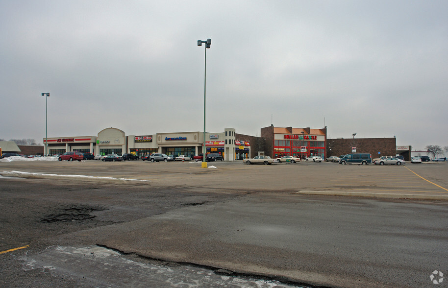 25005-25029 Van Dyke Ave, Center Line, MI for lease - Building Photo - Image 1 of 5