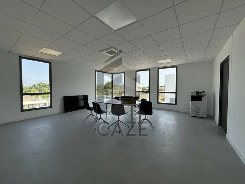 Office in Artigues-près-Bordeaux for lease - Building Photo - Image 3 of 10