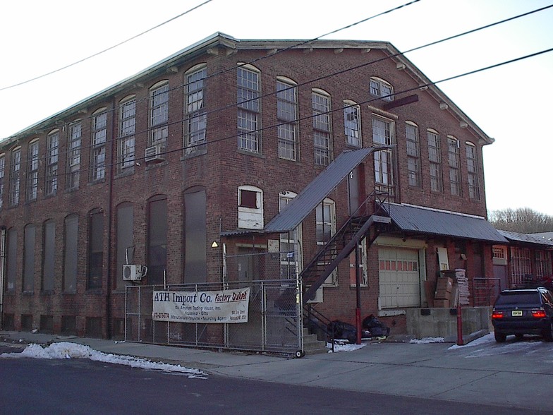 104 Gray St, Paterson, NJ for lease - Building Photo - Image 1 of 15