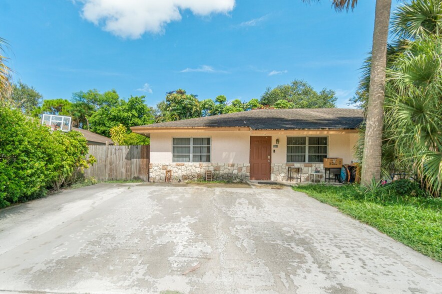 9064 E Highland Pines Dr, Palm Beach Gardens, FL 33418 | LoopNet