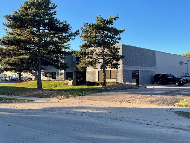 1161-1163 Rankin Dr, Troy, MI for sale - Building Photo - Image 1 of 11