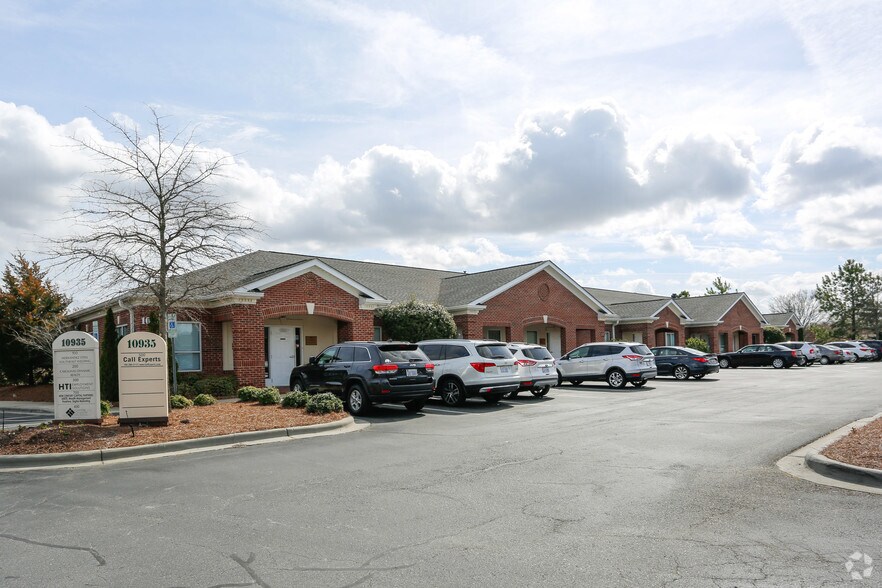 10935 Winds Crossing Dr, Charlotte, NC for lease - Image 1 of 5