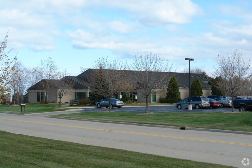 400 Ams Ct, Howard, WI for sale - Building Photo - Image 1 of 1