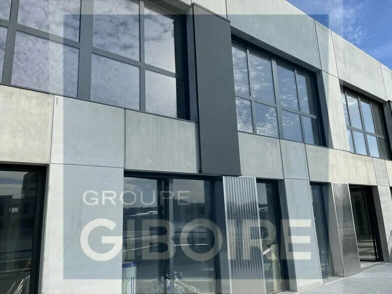 Office in Angers for lease - Building Photo - Image 2 of 10