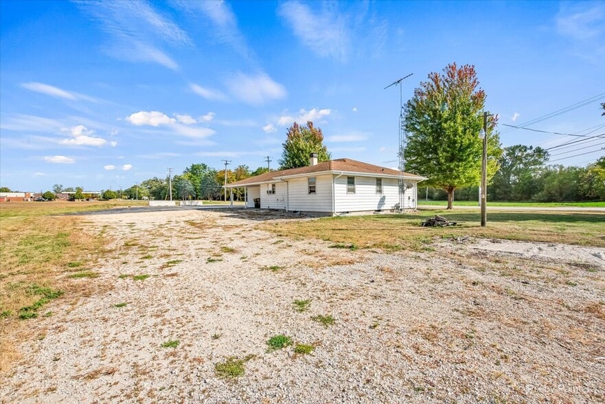124 E Oak Knoll Dr, Hampshire, IL for sale - Building Photo - Image 2 of 32