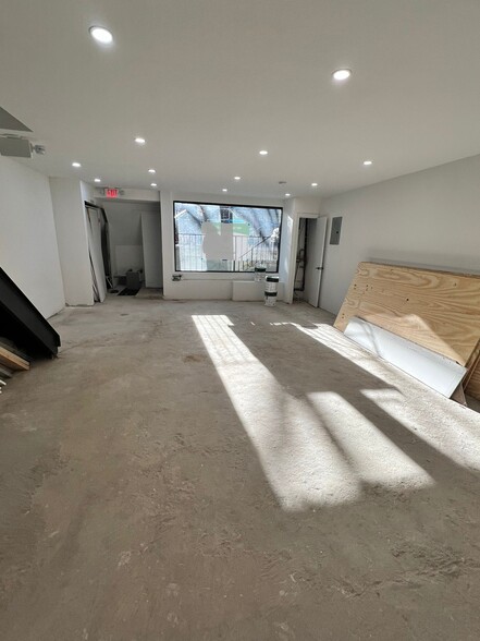 151 N 7th St, Brooklyn, NY for lease - Building Photo - Image 3 of 6