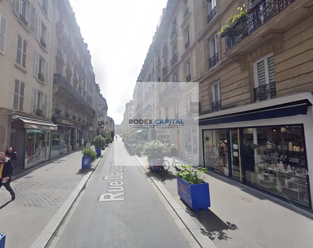 Retail in Paris for lease Building Photo- Image 1 of 7