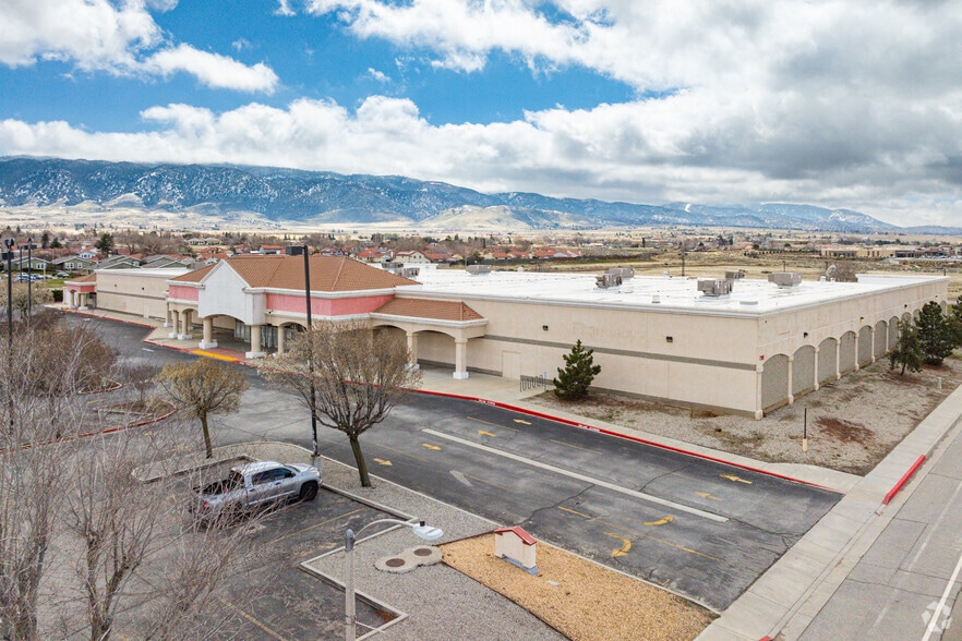 710 W Tehachapi Blvd, Tehachapi, CA for sale - Primary Photo - Image 1 of 29