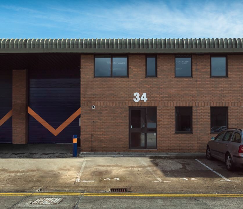 Leatherhead Rd, Chessington, LND KT9 2NY