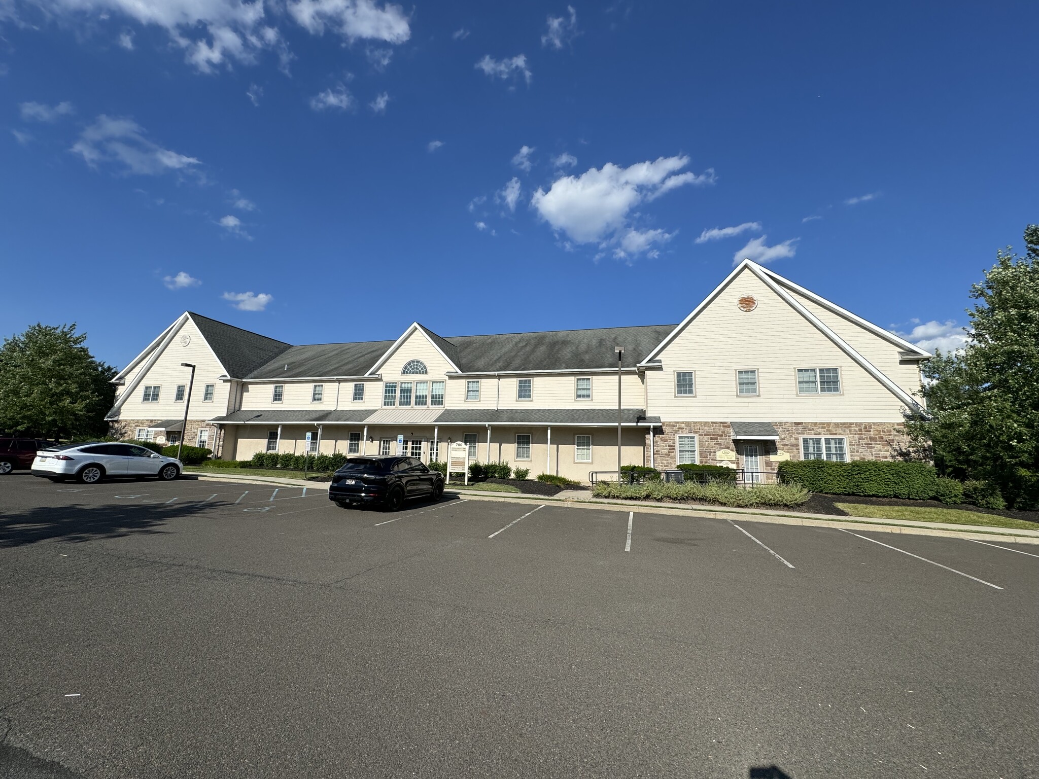 780 Newtown Yardley Rd, Newtown, PA for lease Building Photo- Image 1 of 50