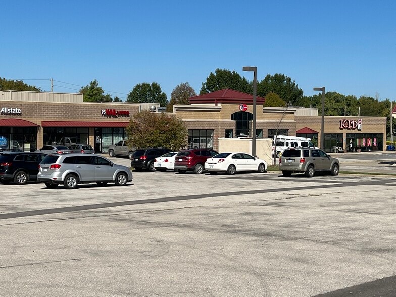 5542-5600 Hedge Lane Ter, Shawnee, KS for lease - Building Photo - Image 1 of 3