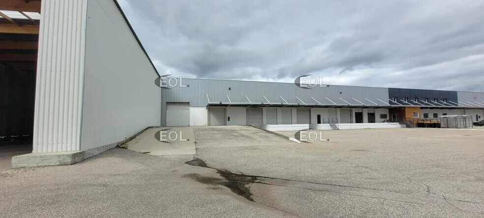 Industrial in Corbas for lease - Building Photo - Image 1 of 12