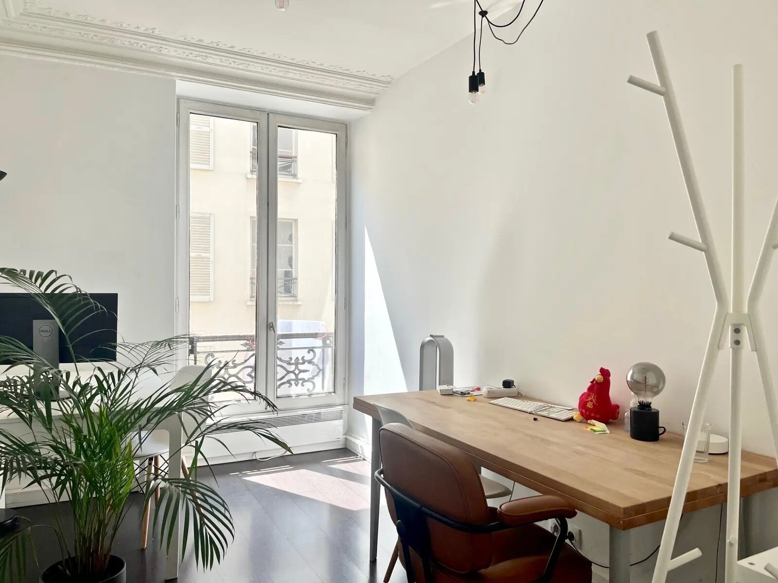 Office in Paris for lease Interior Photo- Image 1 of 7