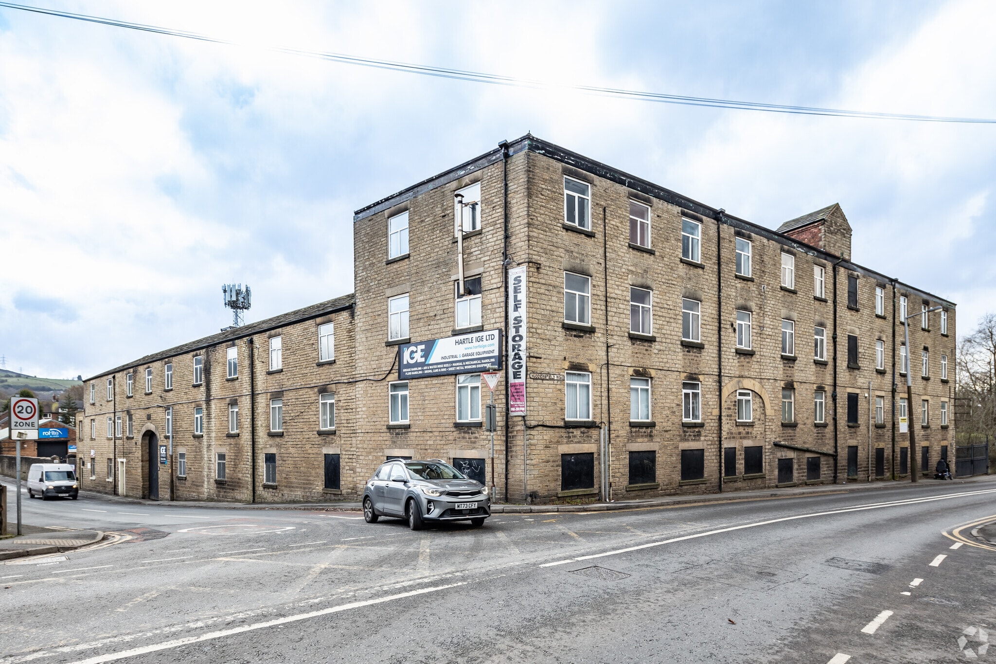 Huddersfield Rd, Stalybridge for lease Primary Photo- Image 1 of 5