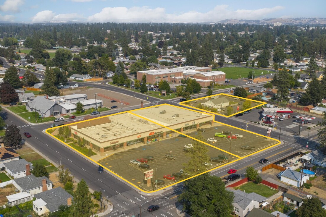 Ash & Rowan Shopping Center portfolio of 3 properties for sale on LoopNet.com Building Photo- Image 1 of 16