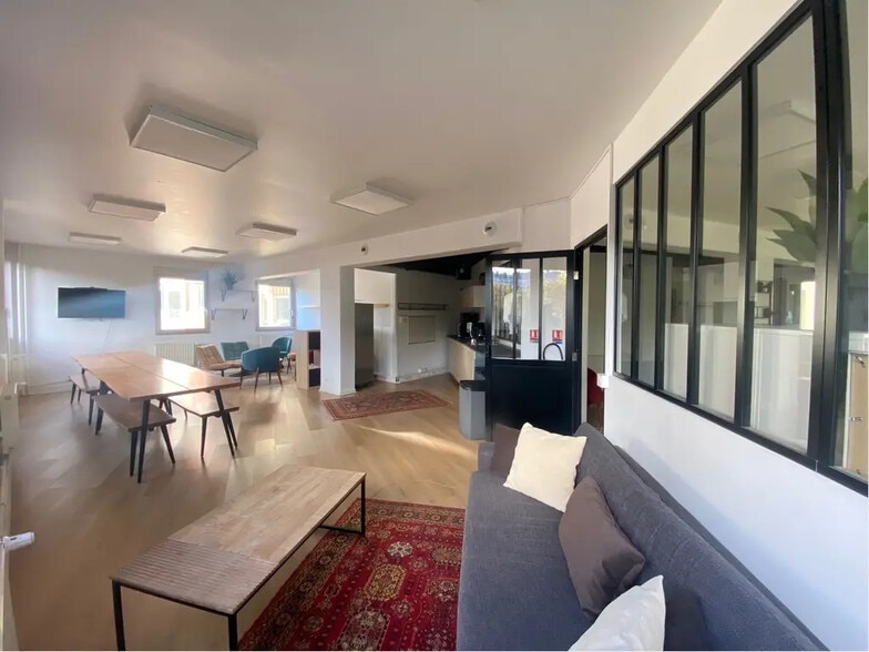 Office in Paris for lease - Building Photo - Image 3 of 11