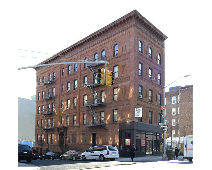 1565 Lexington Ave, New York, NY for lease - Building Photo - Image 1 of 3