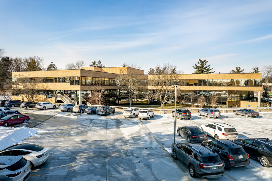 38505 Woodward Ave, Bloomfield Hills, MI for lease - Building Photo - Image 2 of 6