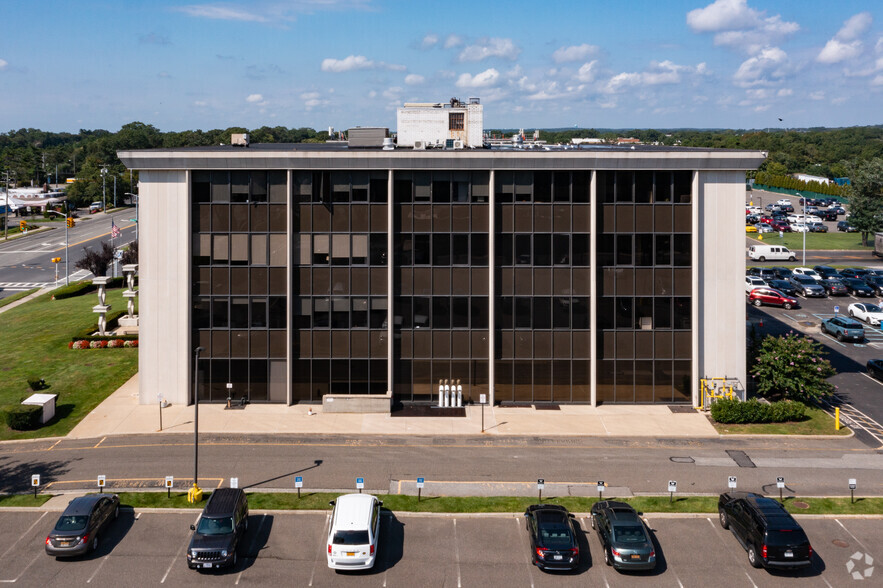 350 Motor Pky, Hauppauge, NY for lease - Building Photo - Image 2 of 5