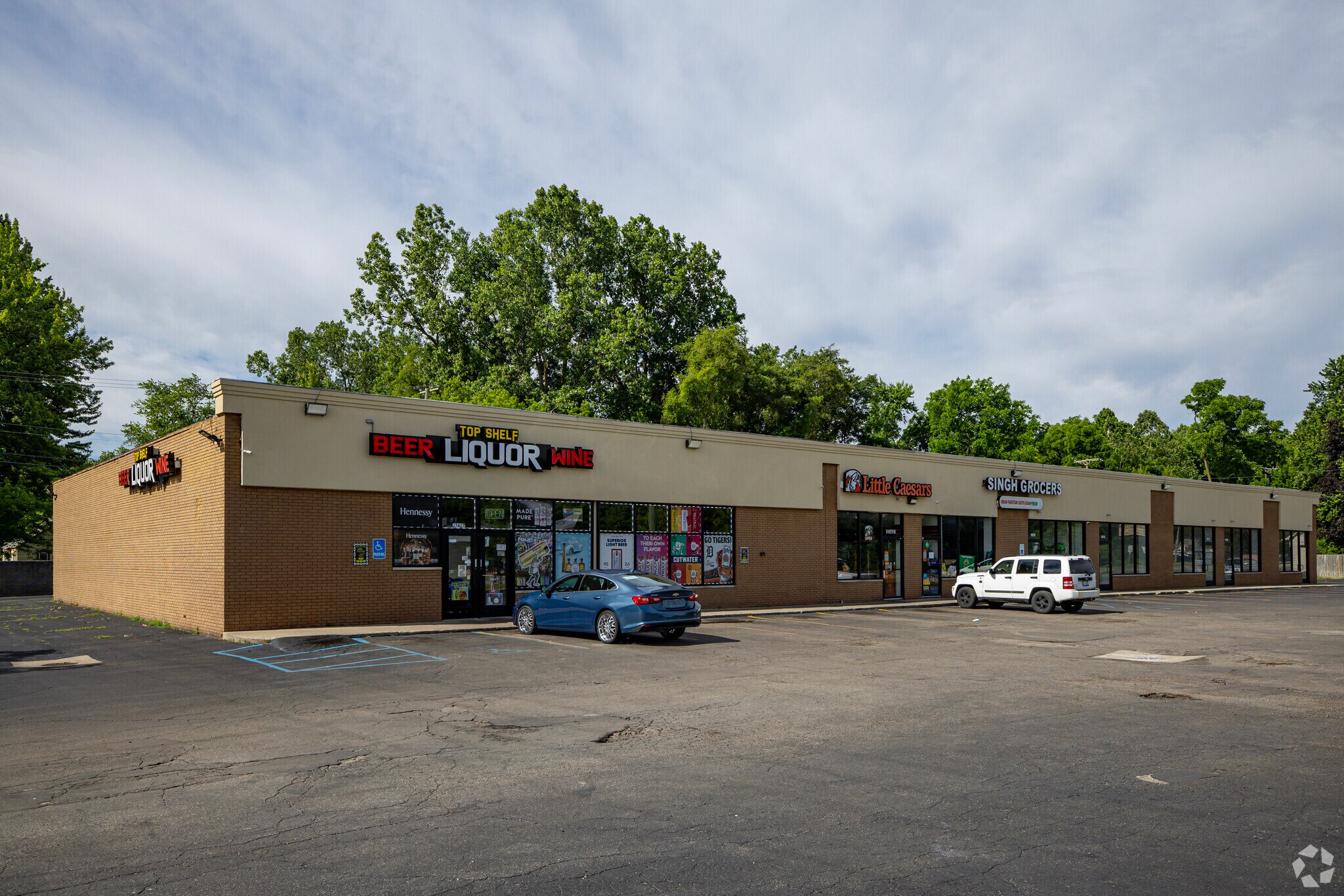 27427-27477 Eureka Rd, Romulus, MI for sale Primary Photo- Image 1 of 1