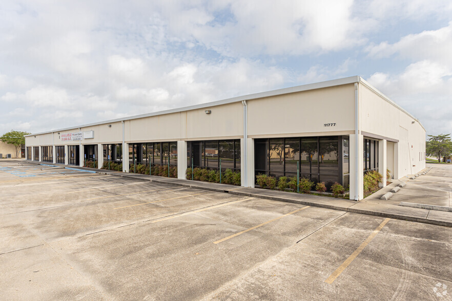 11777 Industriplex Blvd, Baton Rouge, LA for lease - Primary Photo - Image 1 of 21