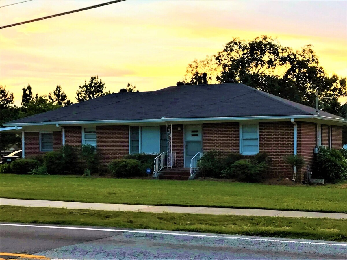 2067 Rosebud Rd, Grayson, GA 30017