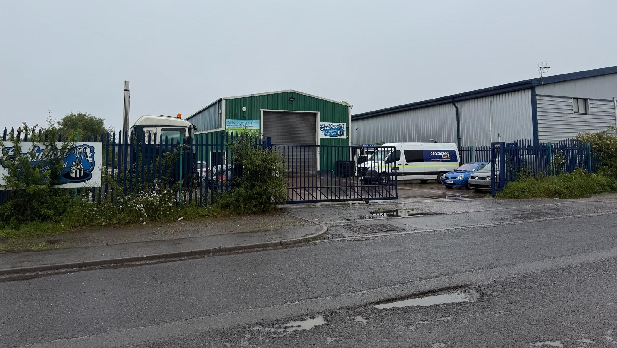 18 Village Farm Rd, Bridgend for lease Primary Photo- Image 1 of 3