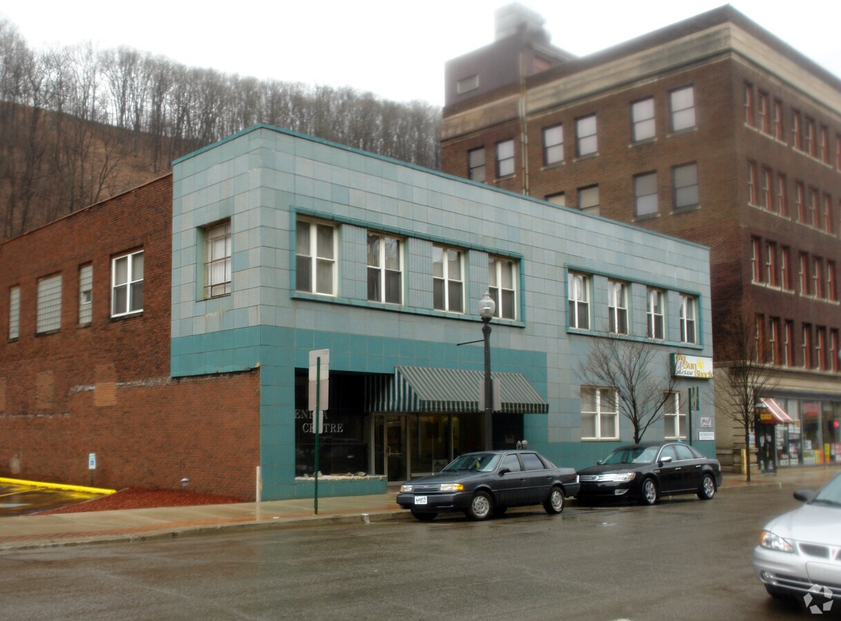 302 Seneca St, Oil City, PA 16301