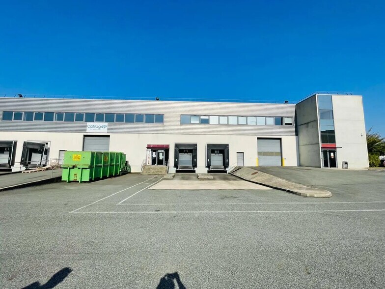 Flex in Lieusaint for lease - Building Photo - Image 2 of 10