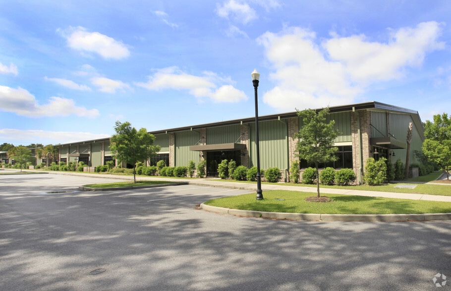 547 Long Point Rd, Mount Pleasant, SC 29464