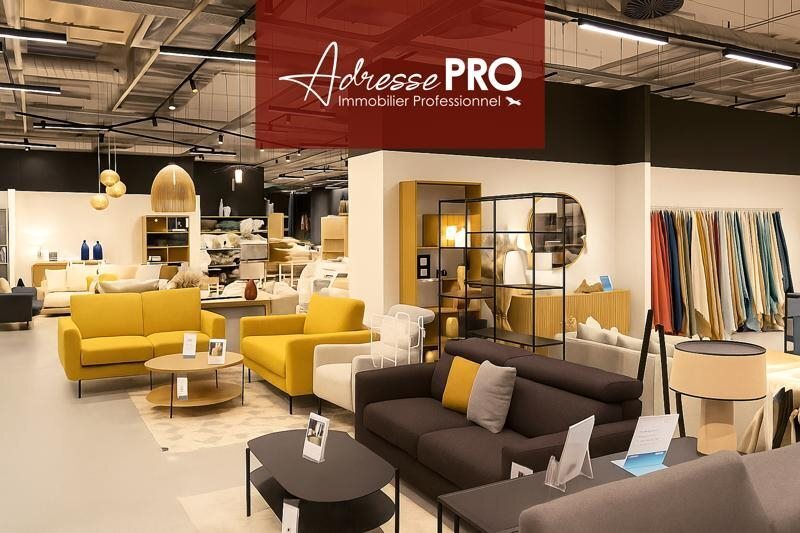 Retail in Villefranche-de-Rouergue for lease Interior Photo- Image 1 of 6
