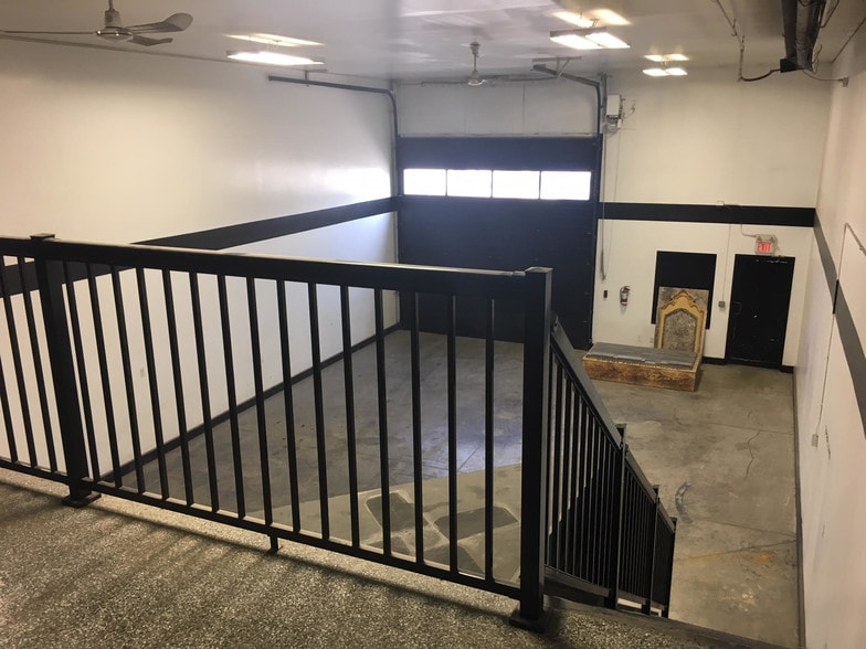 974 Boulder Blvd, Stony Plain, AB for lease - Interior Photo - Image 2 of 27