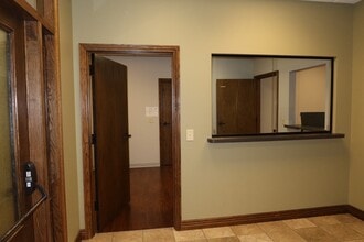 1801 W 32nd St, Joplin, MO for lease Interior Photo- Image 2 of 8