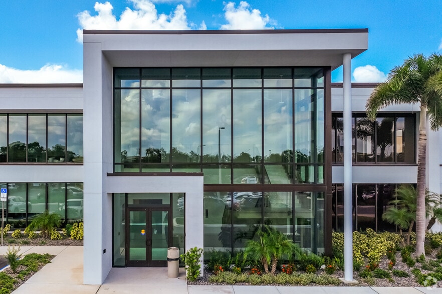 8550 Ulmerton Rd, Largo, FL for lease - Building Photo - Image 3 of 4