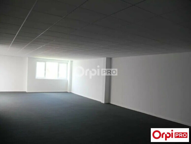 Office in Tourcoing for lease - Interior Photo - Image 3 of 6