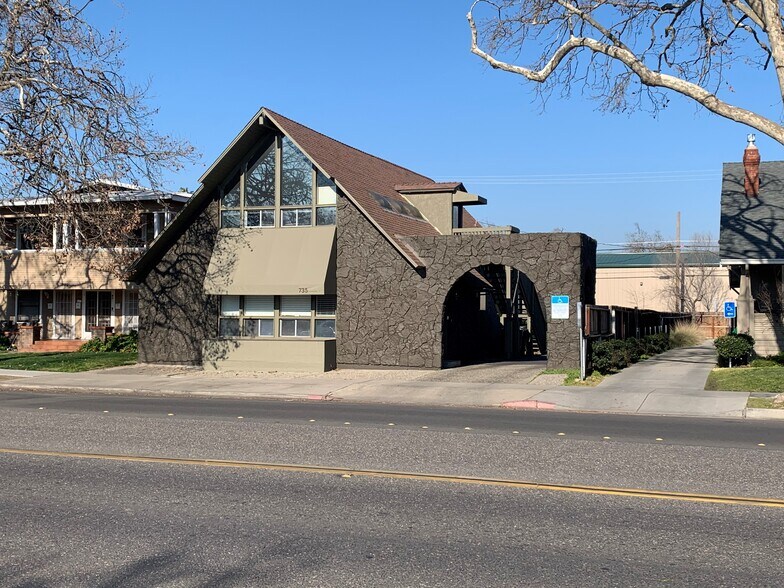 735 E Main St Turlock Ca 95380 Office For Lease Loopnet Com