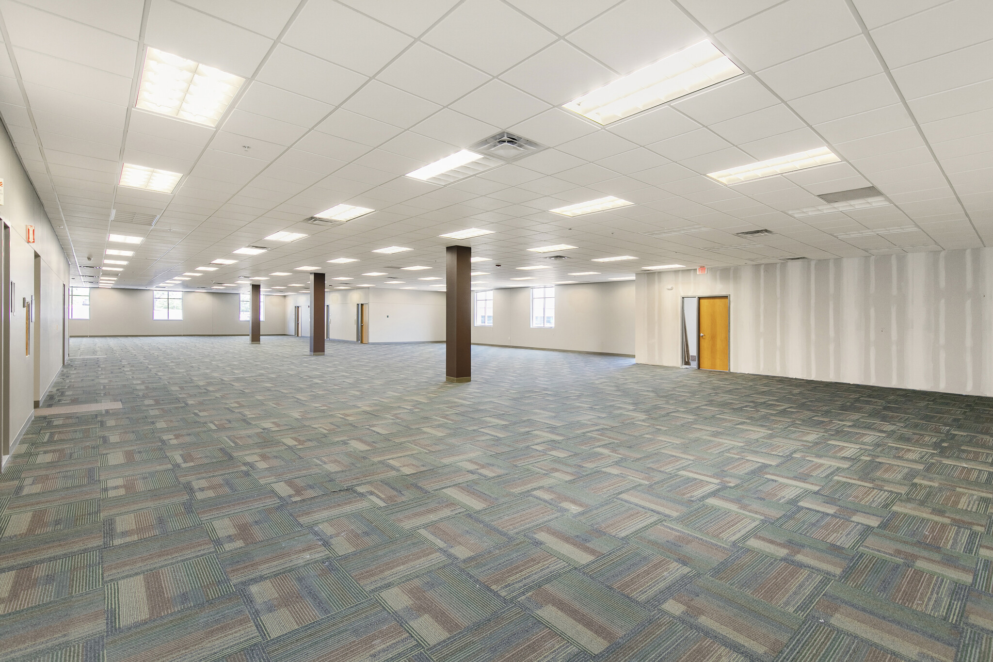 8850 NW 62nd Ave, Johnston, IA for lease Interior Photo- Image 1 of 2