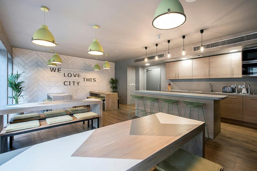 27 Bush Ln, London for lease - Interior Photo - Image 3 of 17