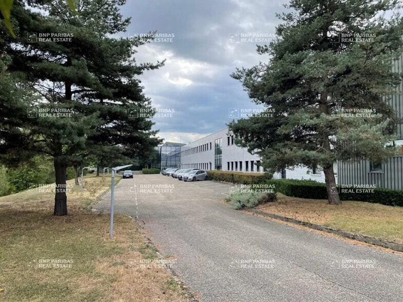 Flex in Saint-Étienne for sale - Building Photo - Image 1 of 13