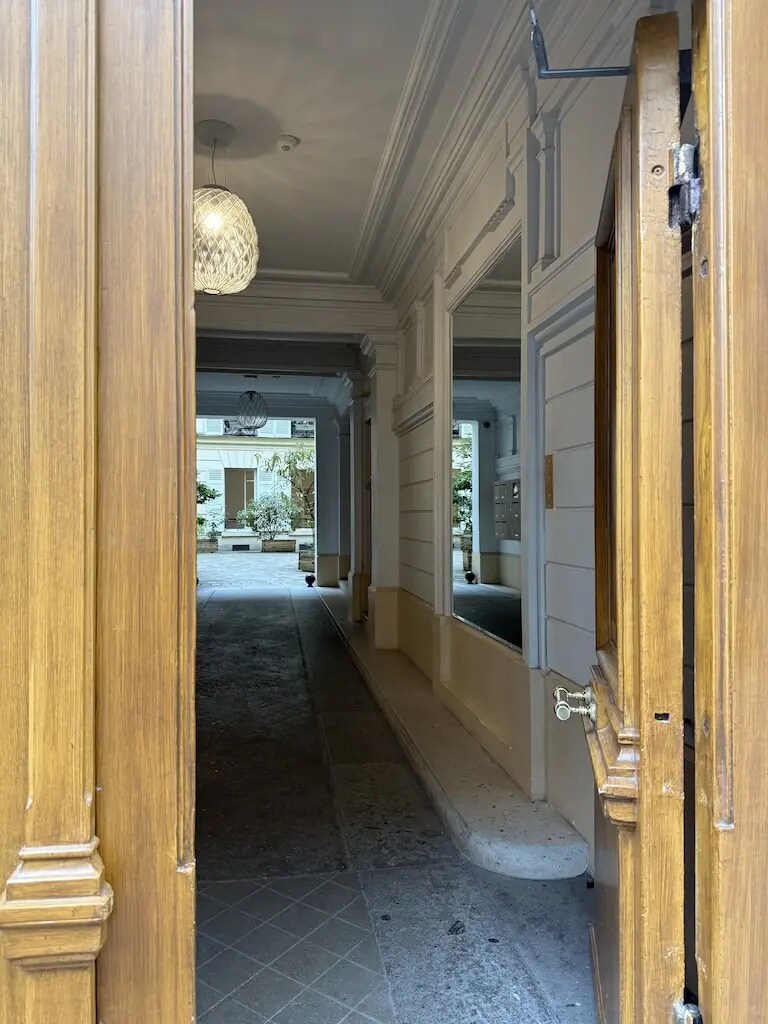 Office in Paris for lease Building Photo- Image 1 of 14