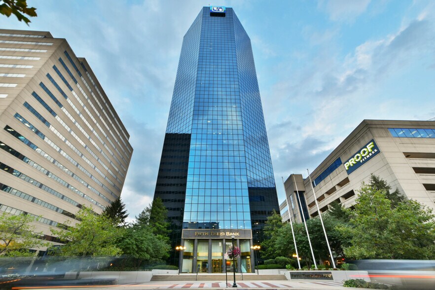 250 W Main St, Lexington, KY for lease - Building Photo - Image 1 of 5
