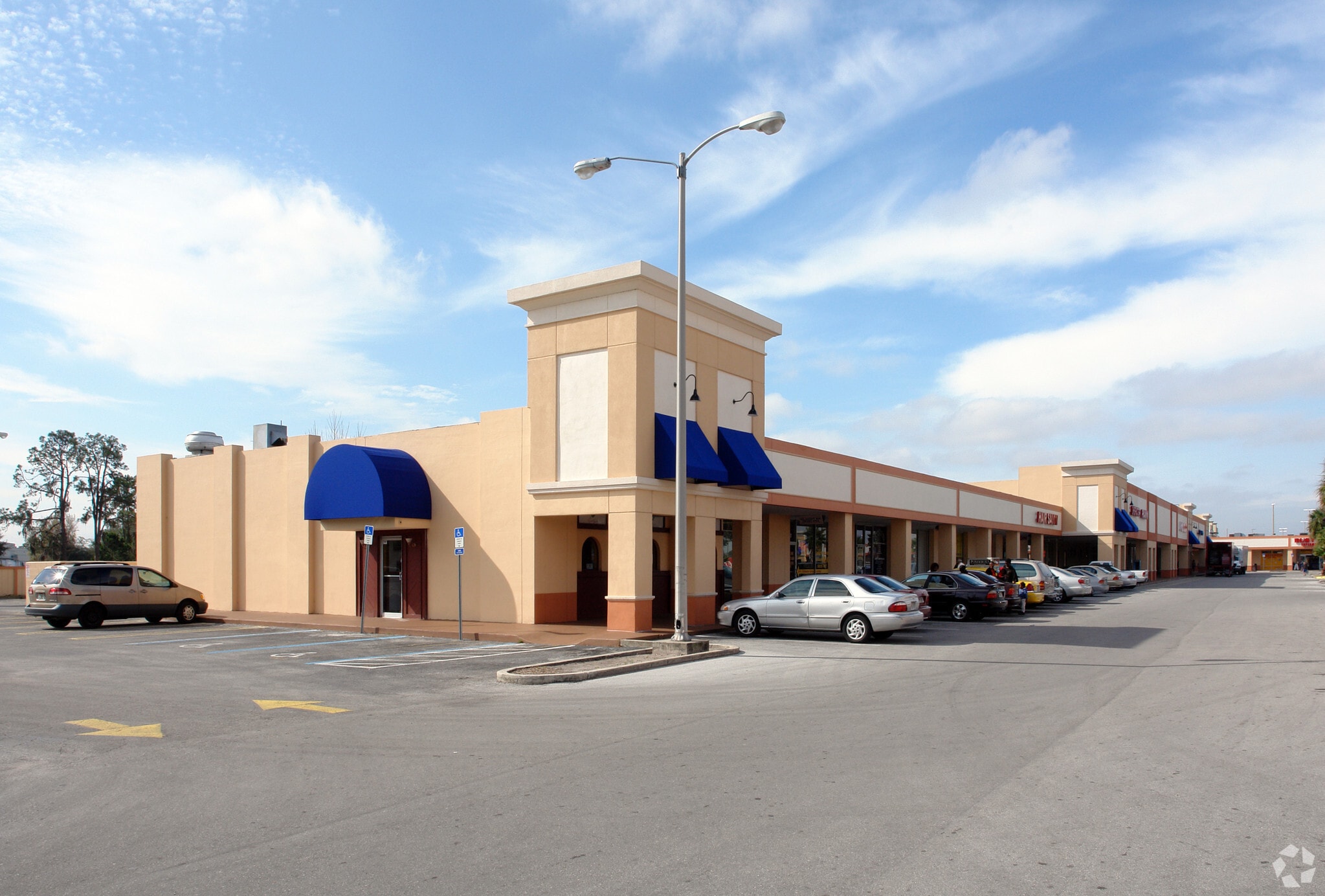 2332-2398 W Oak Ridge Rd, Orlando, FL for lease Primary Photo- Image 1 of 7