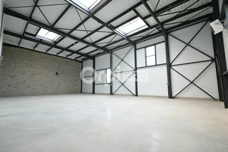 Office in Colombier-Saugnieu for lease - Interior Photo - Image 3 of 8